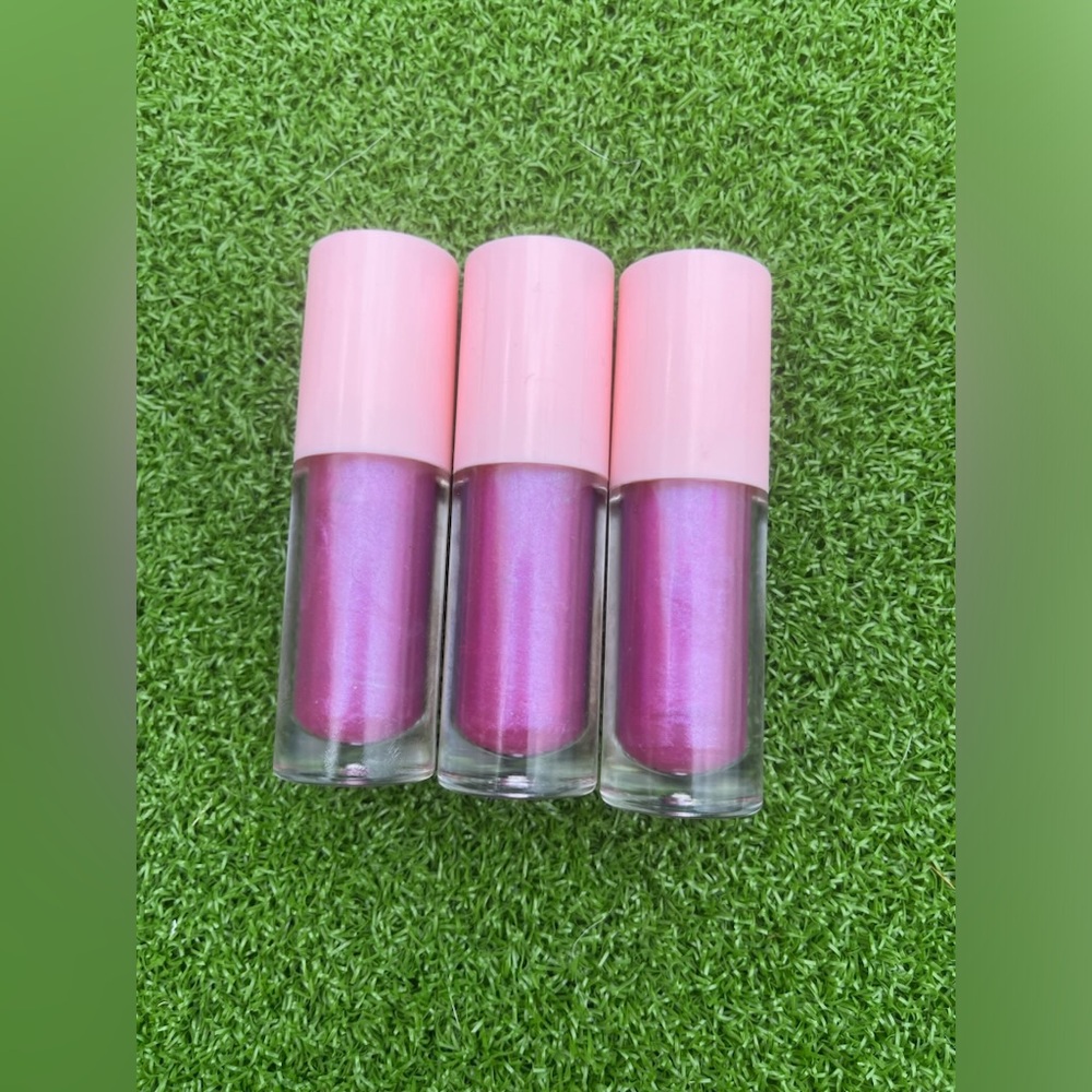 Midnight violet lip oil! 🌸🌊